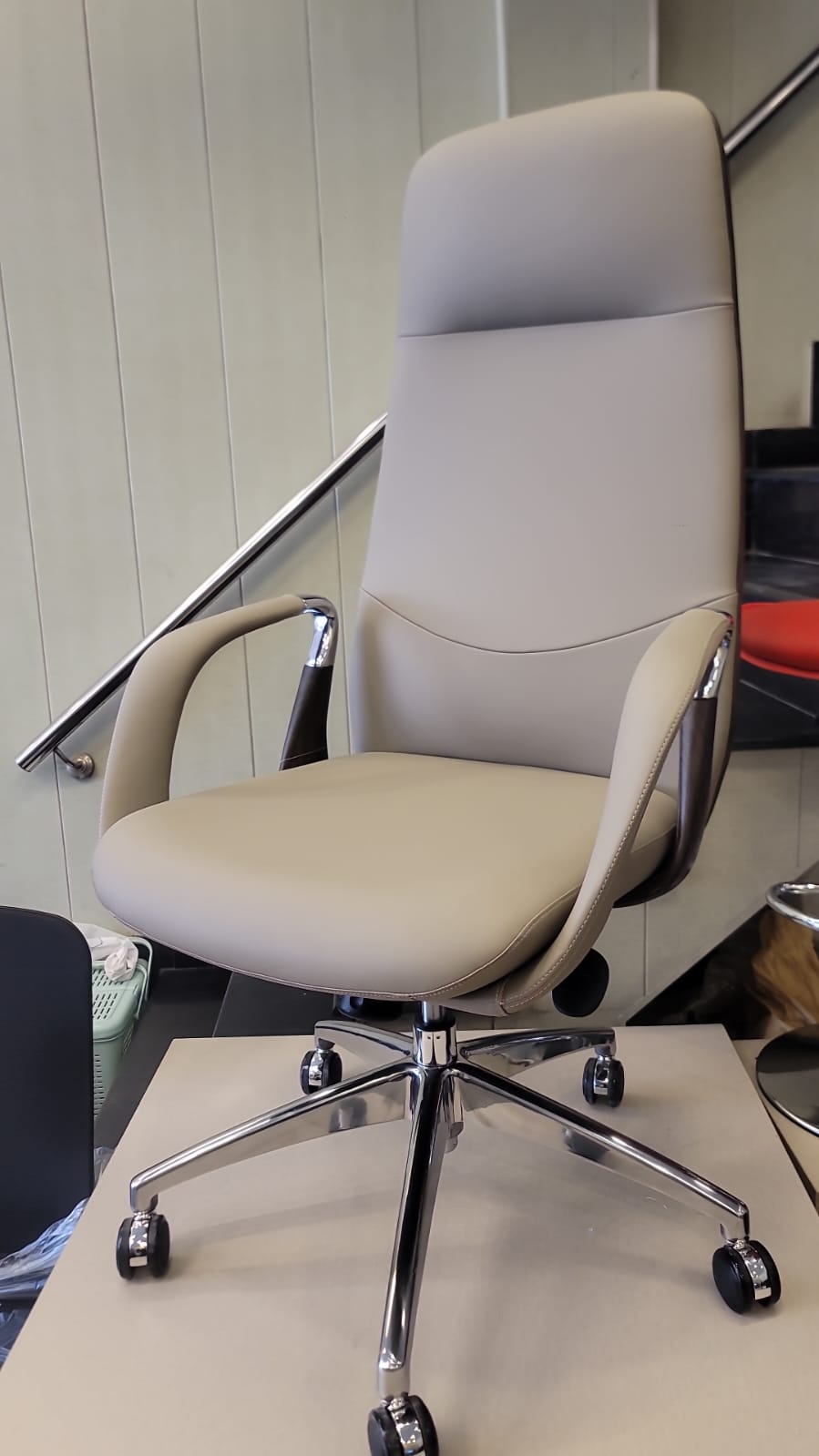 Modern Executive Office Chair, - Image 3
